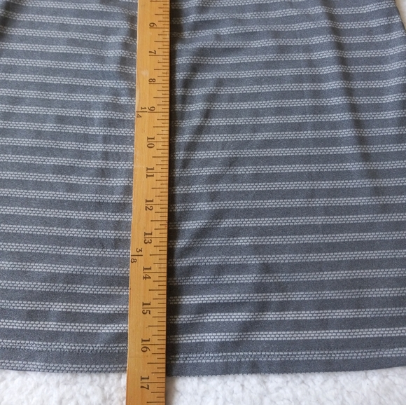 Zyia Active Women’s Size Medium Gray Striped Nimbus Split Back Tank Top - Picture 9 of 9